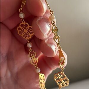 Elegant Gold and Pearl Bracelet